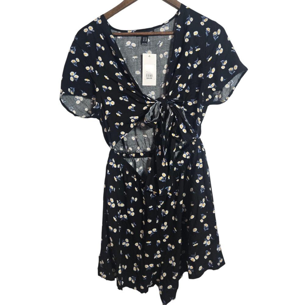 Streetwear Society Daisy Floral Keyhole Cutout Romper XL NWT
